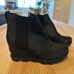 Sorel Joan of Artic Wedge Chelsea Boot sz 8.5